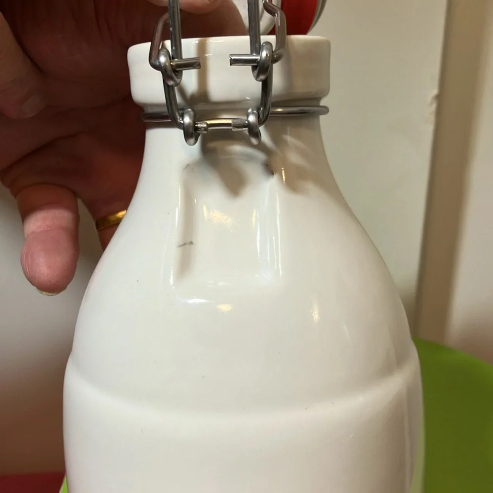 The Rare Barrel - Ambassador White Sprocket Growler Ceramic Hinge Top 32 Oz.